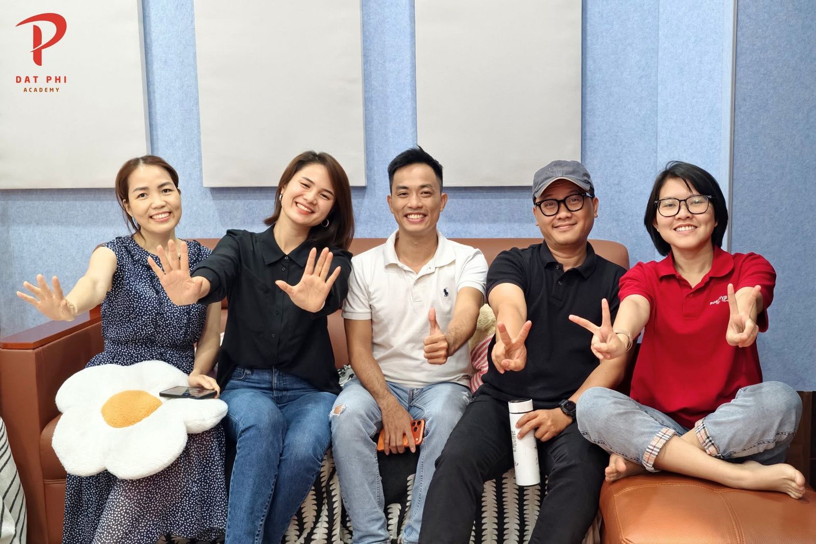 Học viên nhận chứng nhận